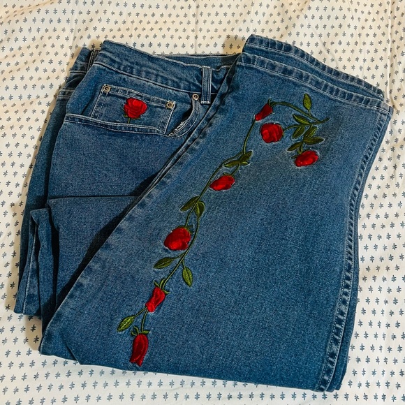 Quacker Factory Jeans with Red Floral Embroidery size 28W - Picture 1 of 5
